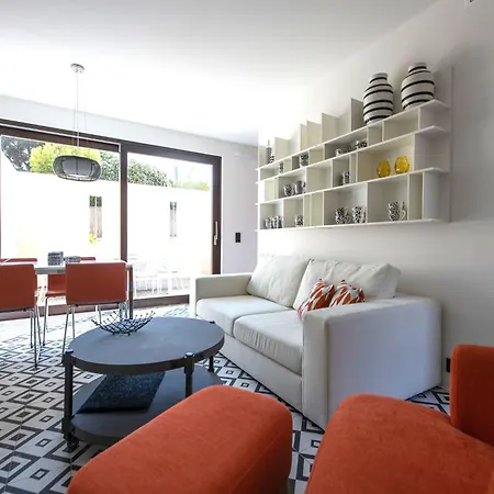 Schicke Und Moderne Maisonnette Im Stadtzentrum By Interhome Ferienhaus Saint-Tropez