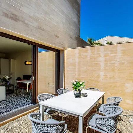 Hébergement de vacances Schicke Und Moderne Maisonnette Im Stadtzentrum By Interhome Saint-Tropez